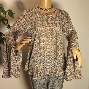 Very Feminine Mimi Chica Floral Top